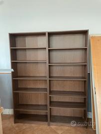 Coppia di librerie marroni