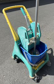 Carrello per pulire