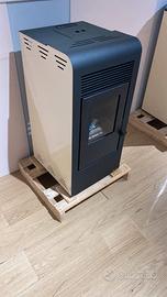 Stufa a pellet 9,5kw nuova esposizione ultimo pezz