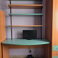 Scrivania per cameretta con libreria inclusa