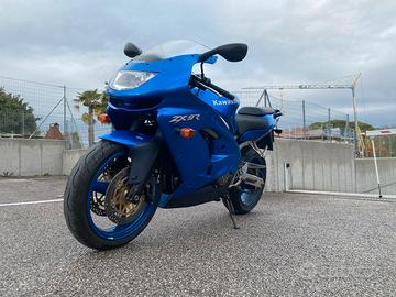 Kawasaki Ninja ZX9-R 900 (1998)-Solo 5.926 km