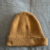 Berretto giallo ocra