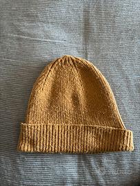 Berretto giallo ocra