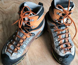 Scarponi da alpinismo Scarpa, modello Triolet