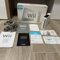 Nintendo Wii con scatola e cavi