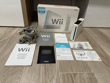 Nintendo Wii con scatola e cavi
