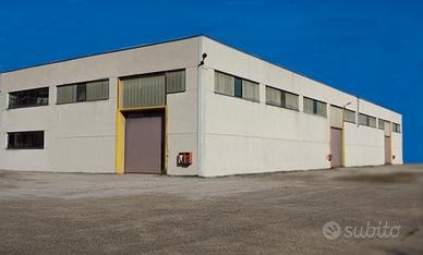 Capannone con ampio piazzale esclusivo