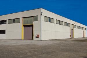 Capannone con ampio piazzale esclusivo