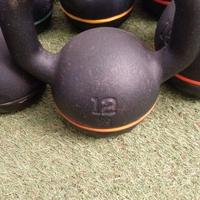 Kettlebell e manubri gommati