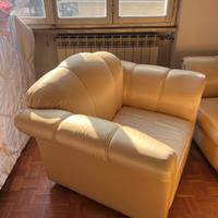 2 poltrone uguali d’epoca in tessuto