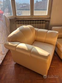 2 poltrone uguali d’epoca in tessuto