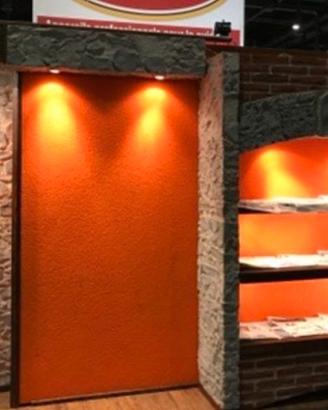 STAND FIERISTICO-pareti, mobili, pavimento, luci