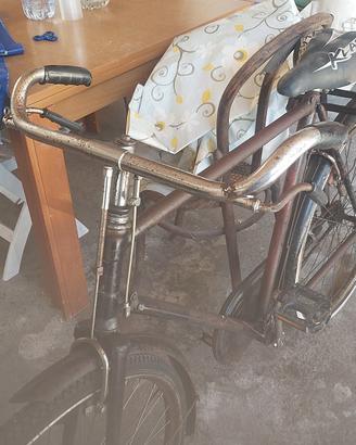 bicicletta a bacchetta d'epoca