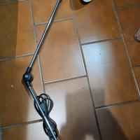 Lampada da tavolo a pantografo