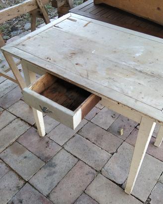 Tavolo in legno massello antico