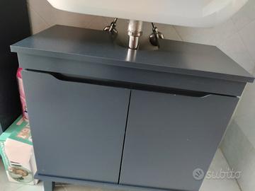 mobili bagno e specchio 