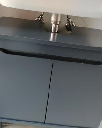 mobili bagno e specchio 