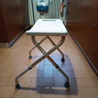 Sgabello doccia pieghevole e regolabile in altezza