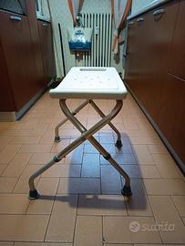 Sgabello doccia pieghevole e regolabile in altezza
