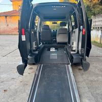 Auto Volkswagen guida e trasporto disabili