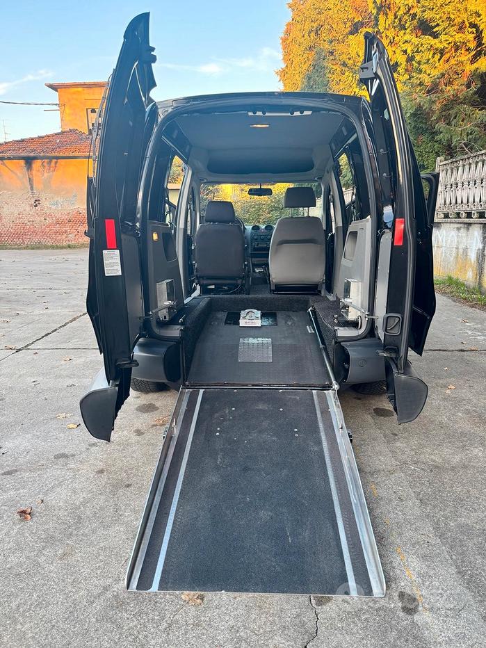 VOLKSWAGEN Caddy 3ªs. Tour. 1ª