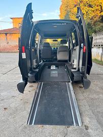 Auto Volkswagen guida e trasporto disabili