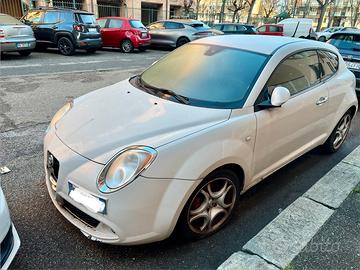Alfa Romeo Mito 1.4 TB 155cv -GPL- sport pack.