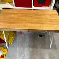 Scrivania ikea di bamboo.  Modello LILLÅSEN