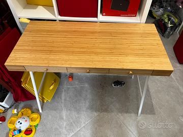 Scrivania ikea di bamboo.  Modello LILLÅSEN