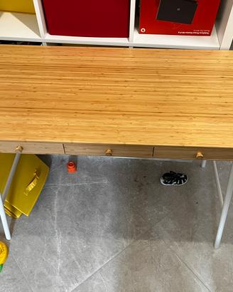 Scrivania ikea di bamboo.  Modello LILLÅSEN