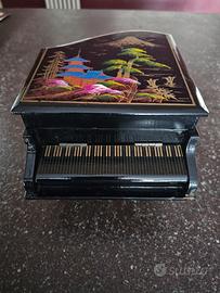Carillon portagioie a forma di pianoforte