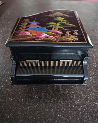 Carillon portagioie a forma di pianoforte