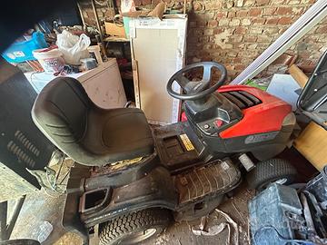 Trattorino tagliaerba