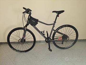 Splendida bici ibrida trekking Riverside 900-2022