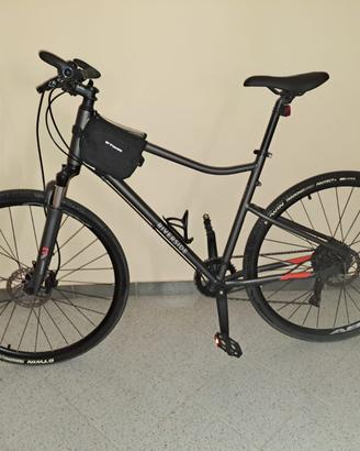 Splendida bici ibrida trekking Riverside 900-2022