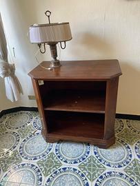 Comodino in legno