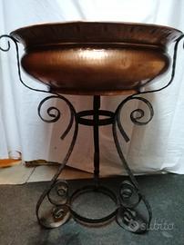 Portavaso in rame con supporto in ferro battuto