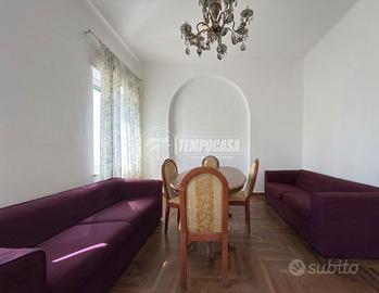 Ampio trilocale con posto auto e senza spese