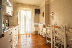 AMPIO TRILOCALE IN ZONA CENTRALE