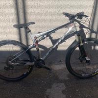 bicicletta Mountain-bike Scott spark 40