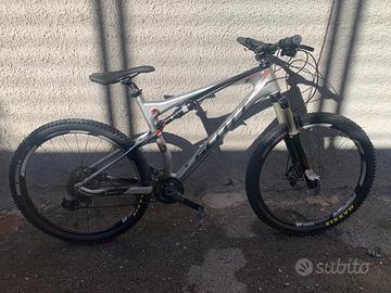 bicicletta Mountain-bike Scott spark 40