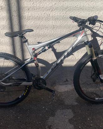 bicicletta Mountain-bike Scott spark 40