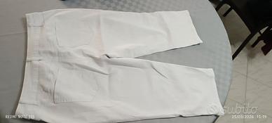 Pantaloni jeans sotto il ginocchio bianchi 