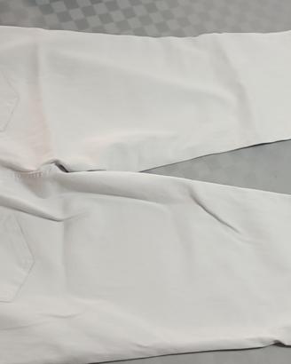 Pantaloni jeans sotto il ginocchio bianchi 