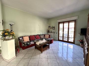 Appartamento di 95 m² con 4 locali e box auto a Ci