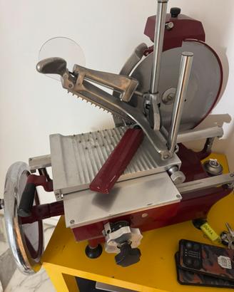 Affettatrice manuale a volano Saro F250 VO.