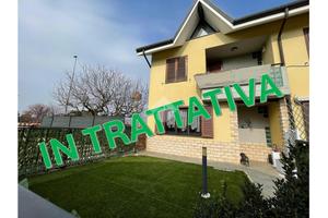VILLA A SCHIERA D'ANGOLO A ARCONATE