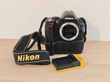 Nikon D40 body + grip