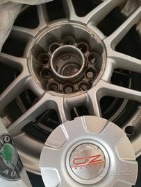 4 cerchi in lega da 15" OZ con gomme invernali
