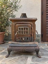 Stufa antica in ghisa – vintage / d’epoca